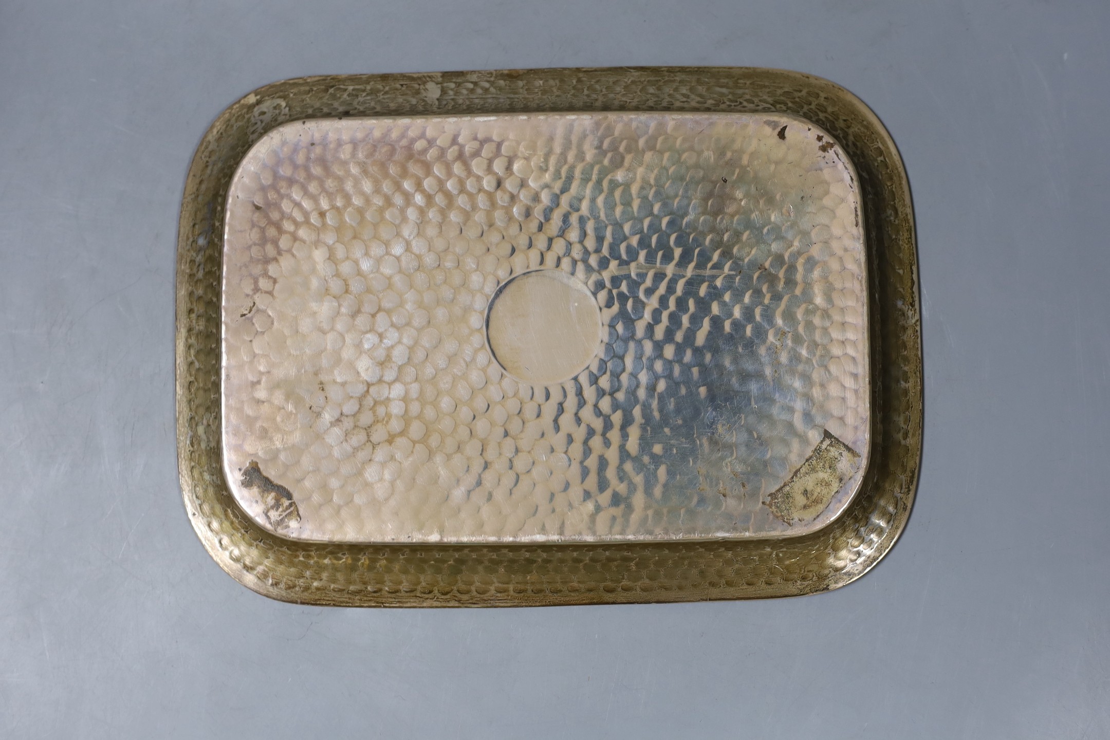 An Edwardian planished silver dressing table tray, Birmingham, 1908, 27.4cm, 12.5oz.